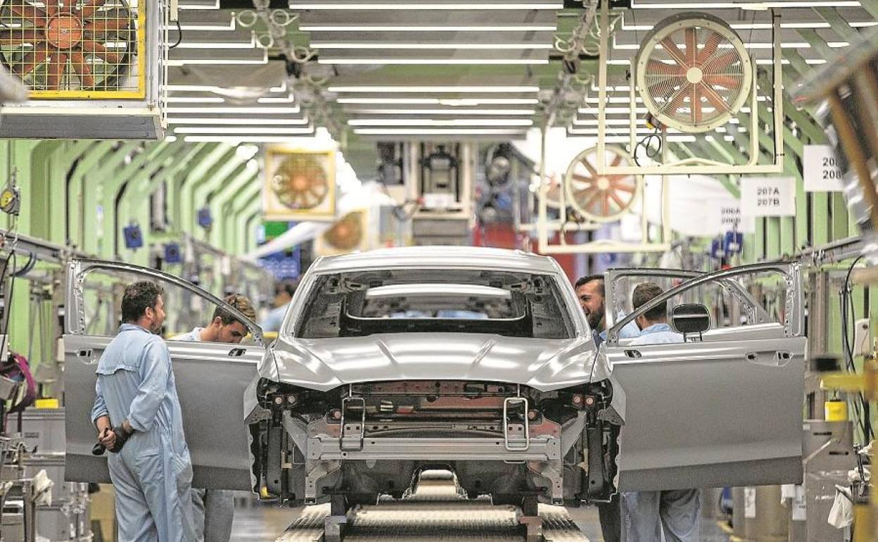 Trabajadores de Ford Almussafes antes de la pandemia. 