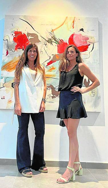 Elisa y Mar Sáez en la inauguración de la galería Lu Gorritz.