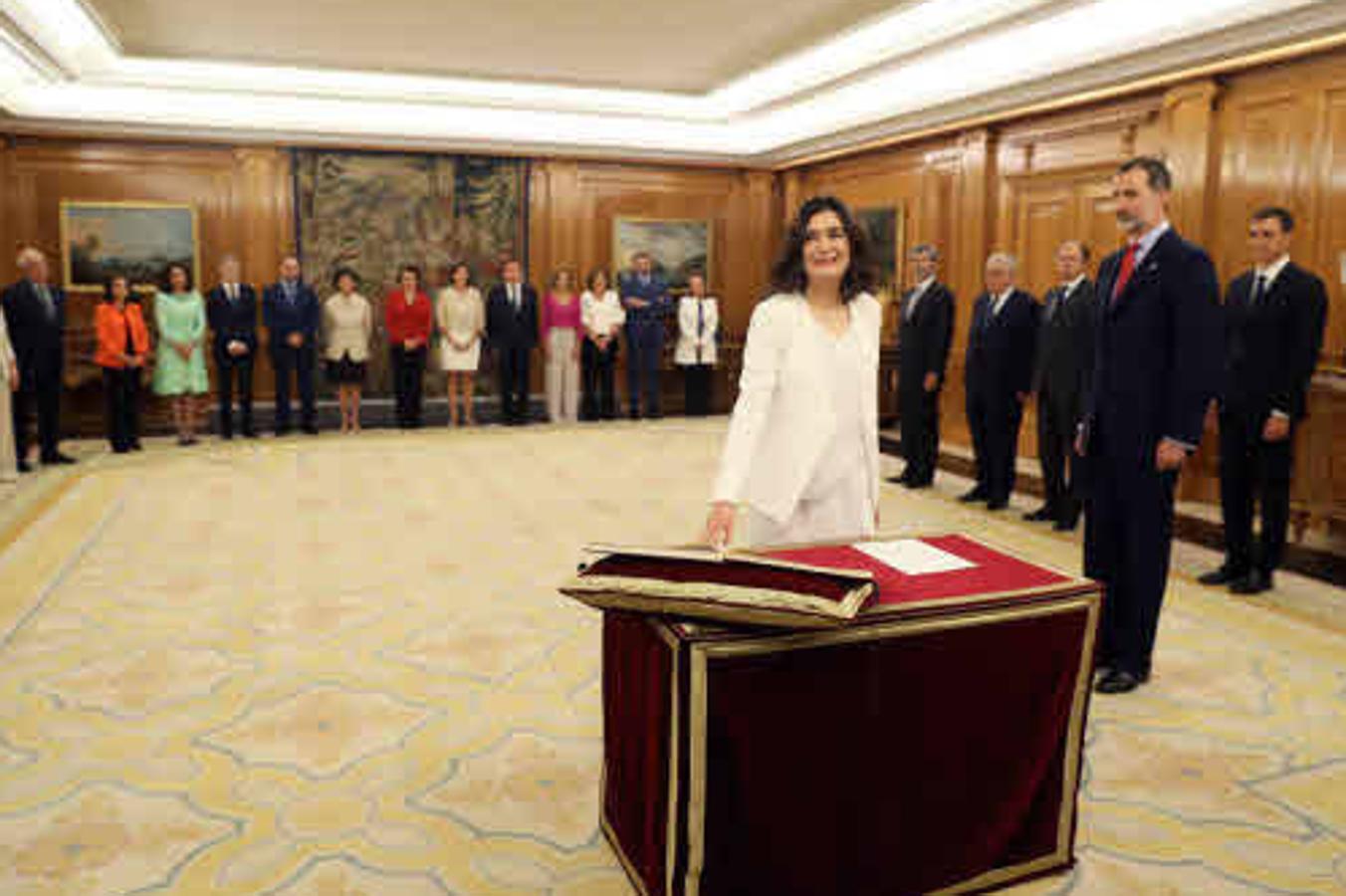 Carmen Montón, Ministra de Sanidad, Consumo y Bienestar Social jurando su cargo en 2018. Gobierno del PSOE