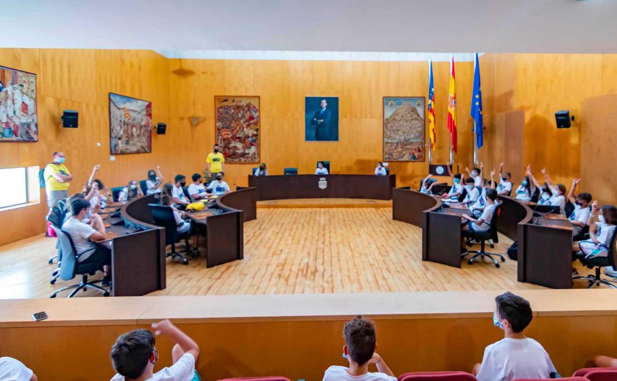 Jóvenes y niños, concejales por un día en Benidorm