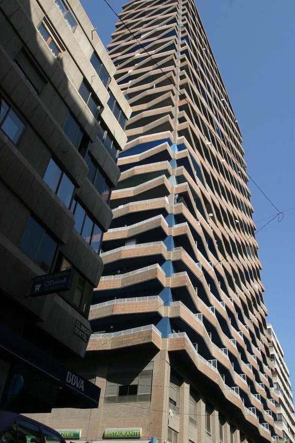 Estudiotel Alicante. Esta contrucción cuenta con 117 metros de altura.