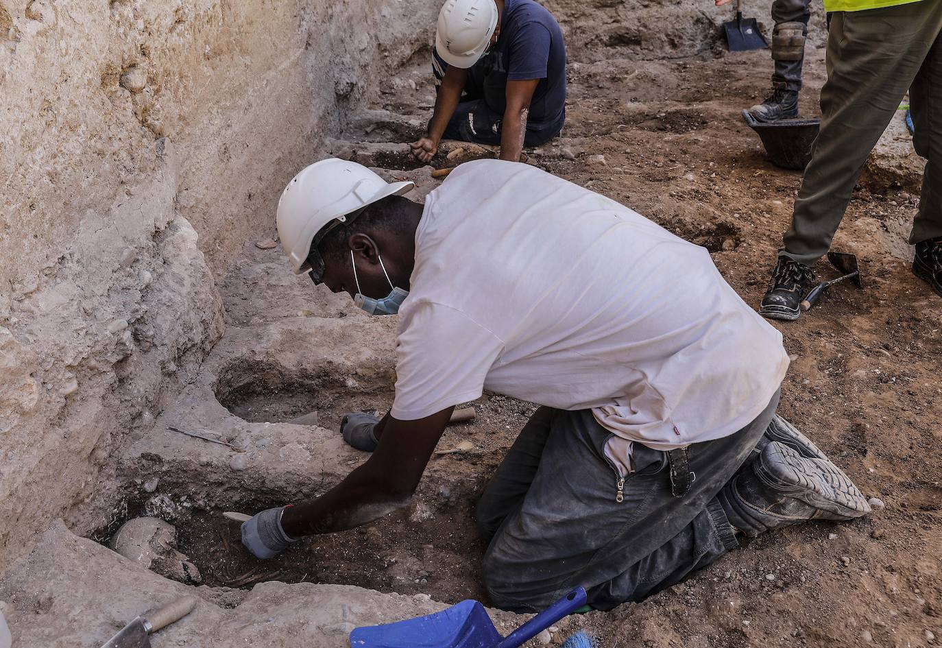 Restos humanos, en concreto de niños, han aparecido entre la muralla islámica de Valencia y la barbacana durante los trabajos de rehabilitación de la fortaleza. Estos hallazgos han sido inesperados; según apuntan los arqueólogos serían del siglo XIII y que corresponderían a la población musulmana. 