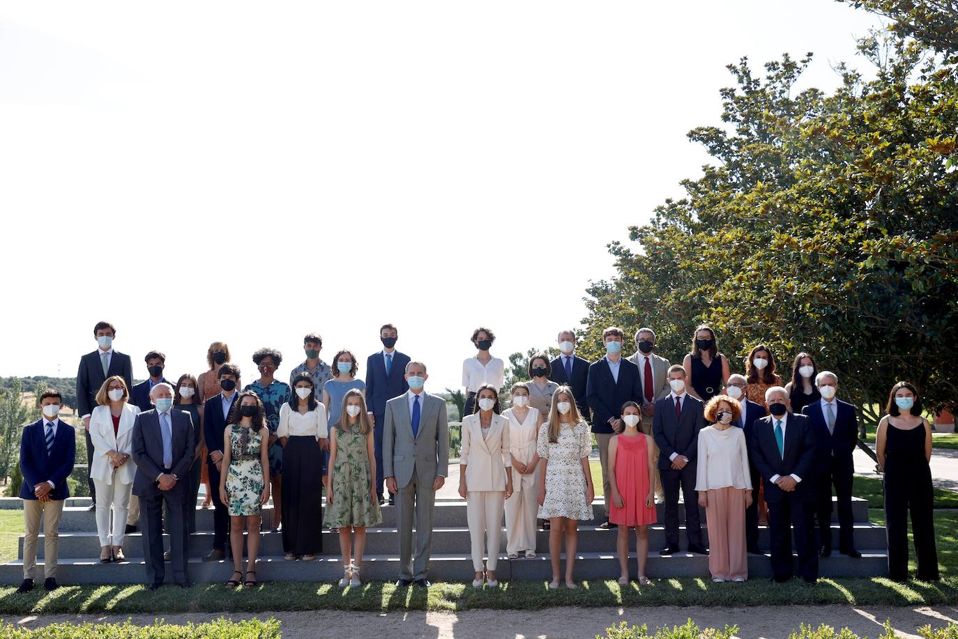 El miércoles, los Reyes, la princesa Leonor y la Infanta Sofía aisitieron a la audiencia al Patronato de la Fundación Comité Español de los Colegios del Mundo Unido, Patrocinadores de becas y alumnos de la promoción 2021-2023. La princesa leonor tuvo la oportunidad de conocer a algunos compañeros de promoción que estudiarán en la red de Colegios del Mundo Unido. 