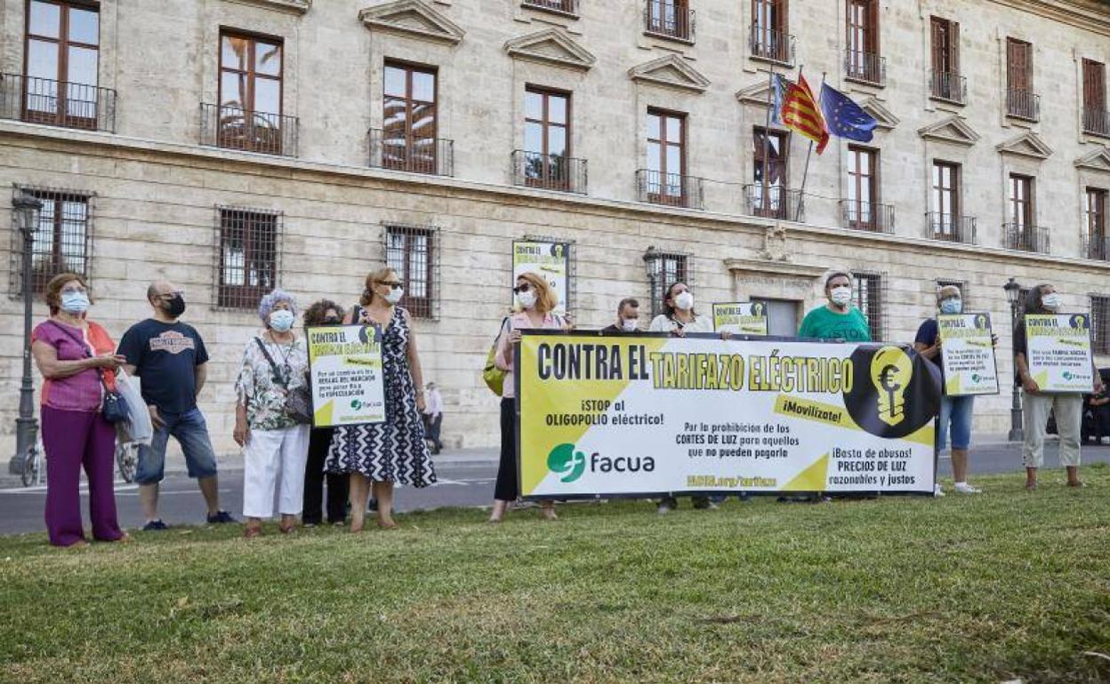 La protesta en Valencia por el tarifazo eléctrico. 