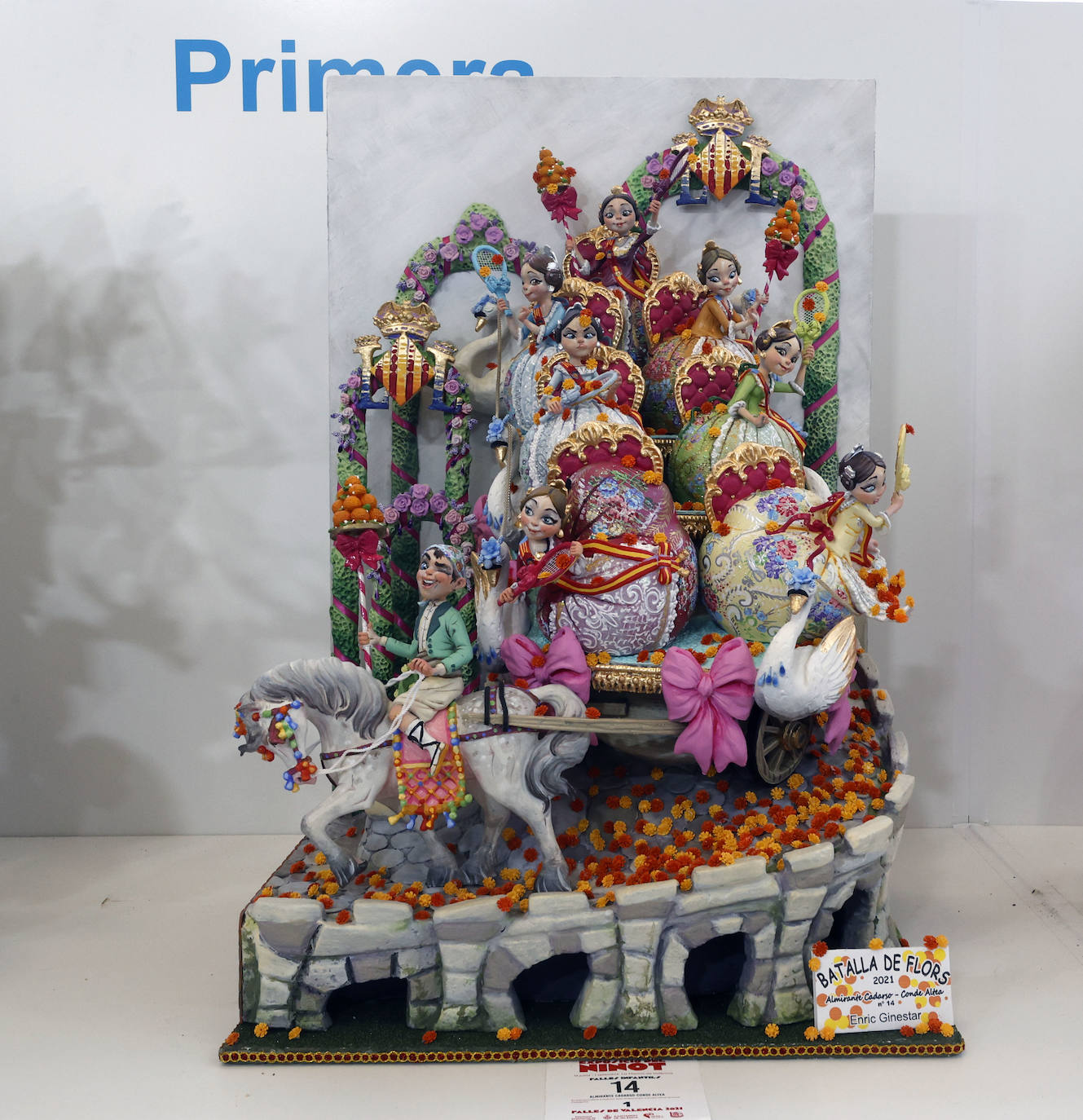 La Exposición del Ninot 2021 vuelve a Valencia un año y medio después, tras la suspensión de las Fallas de 2020 y el aplazamiento de las de 2021 a causa de la pandemia de coronavirus. Las creaciones de los artistas falleros se encuentran en La Base de La Marina de Valencia, donde se ubicará este año la muestra cultural, debido a que el Museu de les Ciències -su emplazamiento habitual- está habilitado como centro de vacunación.