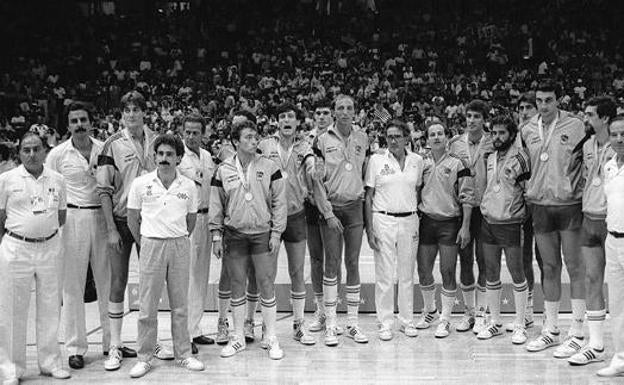 La selección de baloncesto, con la medalla de plata en Los Ángeles'84.