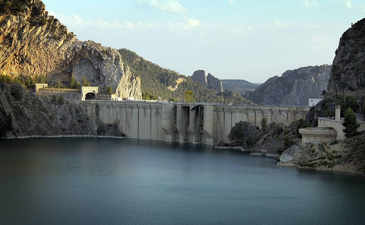 Vista del embalse de Alarcón. 