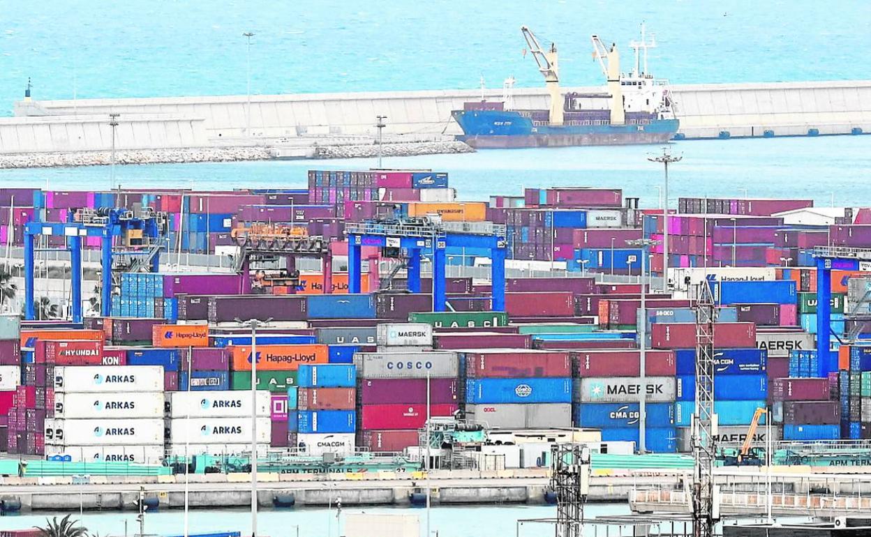 Una terminal de contenedores del puerto de Valencia. 