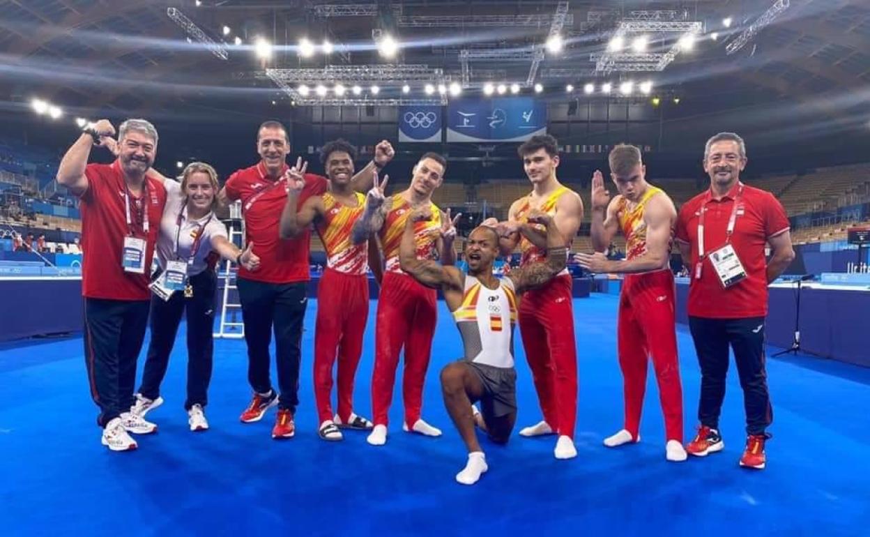 El equipo español, con Fernando Síscar a la derecha.