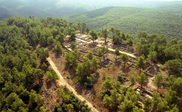 Vista desde el aire del yacimiento íbero de La Bastida de les Alcusses. 