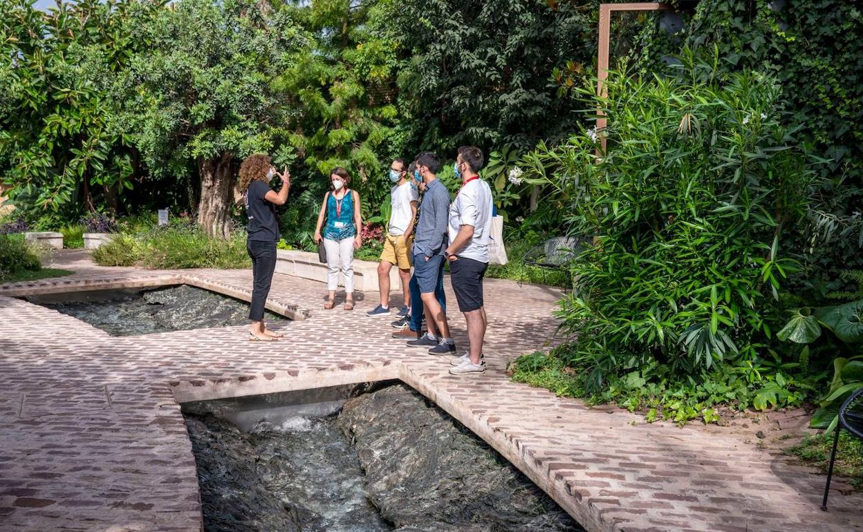 Visita guiada por el jardín de Bombas Gens. 