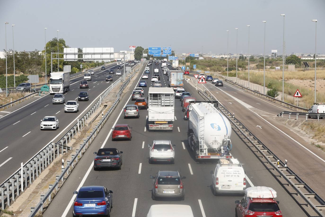 Un accidente en la A-7 a la altura de Bétera, en sentido hacia Alicante, ha colapsado el bypass en plena Operación Salida. El suceso se ha producido pasadas las 18 horas en el punto kilométrico 320 y ha generado un atasco de 16 kilómetros según el Centro de Gestión de Tráfico de la DGT. 