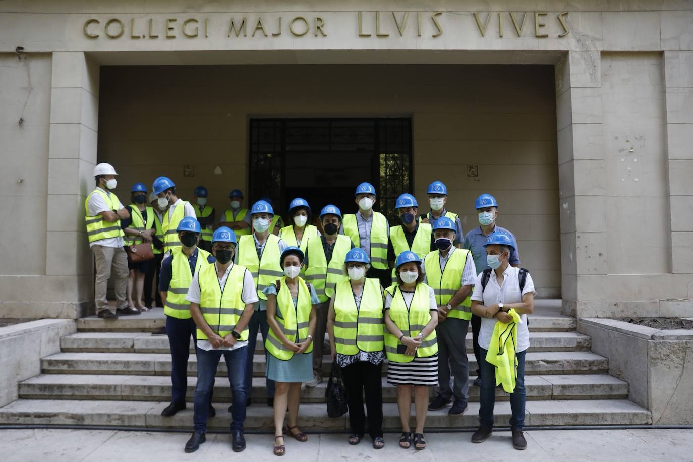 El futuro Espai Lluís Vives de la Universitat de València está más cerca de ser una realidad. El antiguo colegio mayor, que se cerró en 2012 por problemas estructurales, albergará todos los servicios a los estudiantes de la UV y, además, se convertirá en un espacio multiuso de carácter cultural y educativo.