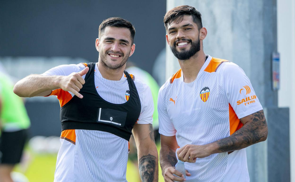 Maxi Gómez y Alderete, hoy durante el entrenamiento en Paterna.