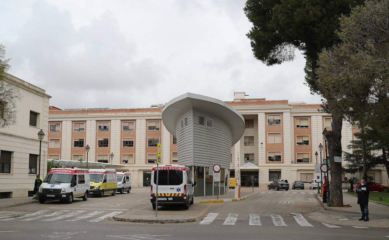 Uno de los accesos al Hospital General de Valencia.