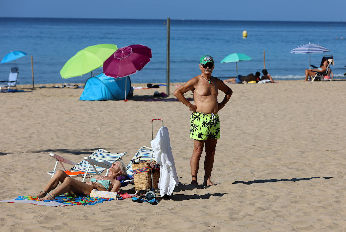 Imágenes atípicas de Benidorm en verano. La localidad alicantina no termina de llenarse como acostumbraba a hacer en estas fechas. La ocupación apenas llega al 70% en la capital del turismo en la Comunitat.