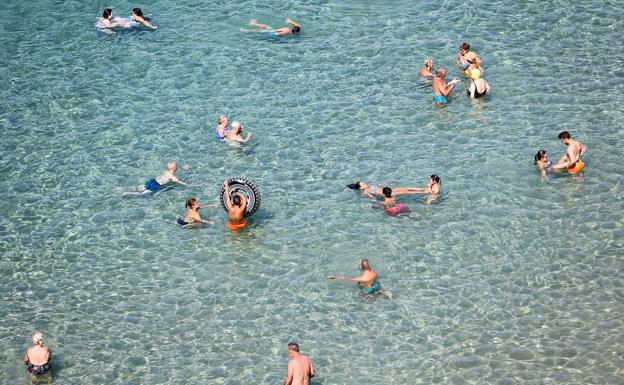 Lo más atrayente. En las playas de la localidad hay espacio suficiente para cumplir las distancias. 