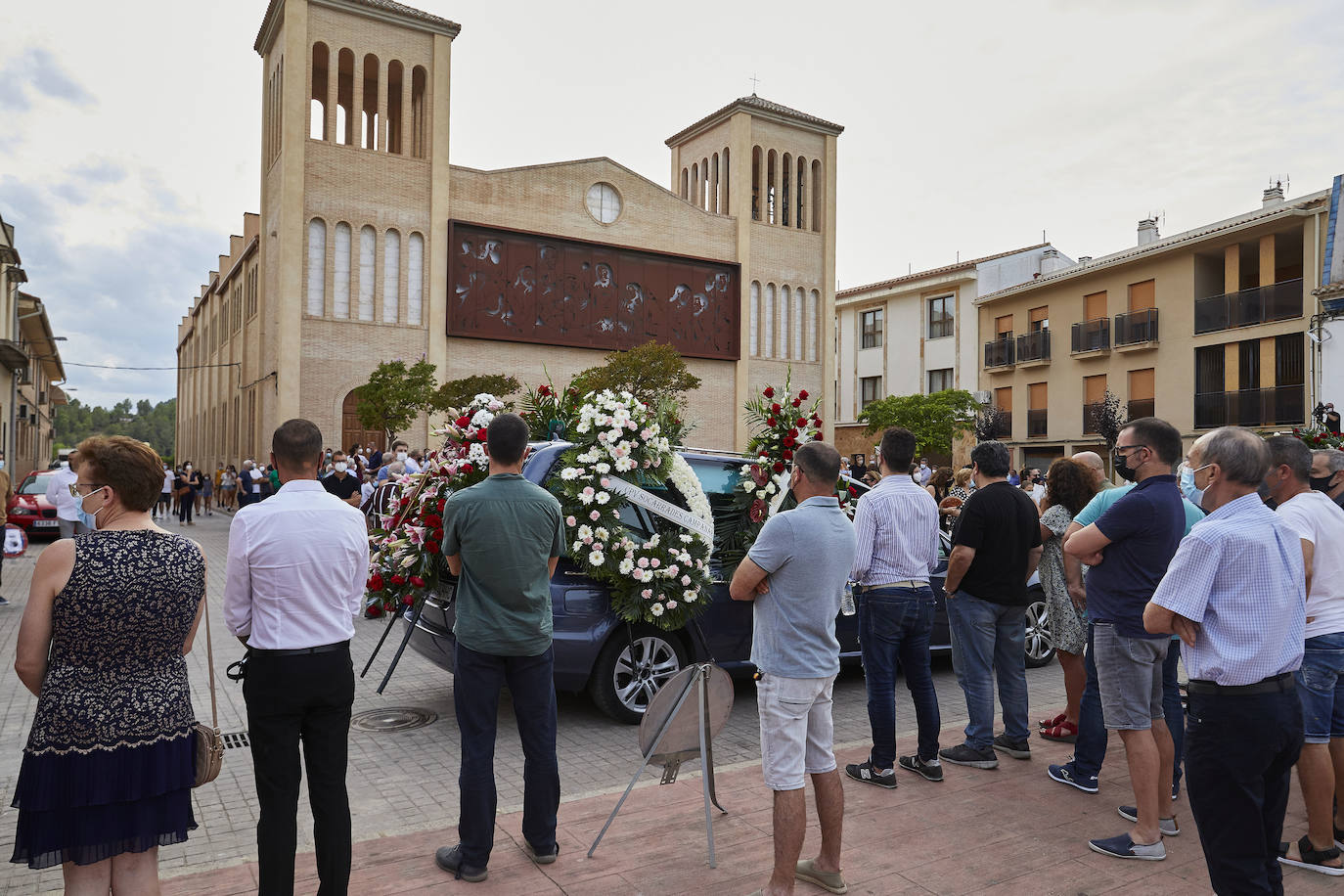 El Genovés llora la marcha de un mito. De su mito. Paco Cabanes, la mayor leyenda de la pilota valenciana, falleció este sábado a los 66 años y este domingo 1 de agosto ha sido despedido con honores por el pueblo que le vio nacer. Numerosos amigos y aficionados se han desplazado a la localidad de la Costera para dar su último adiós al genio que revolucionó los trinquets. 