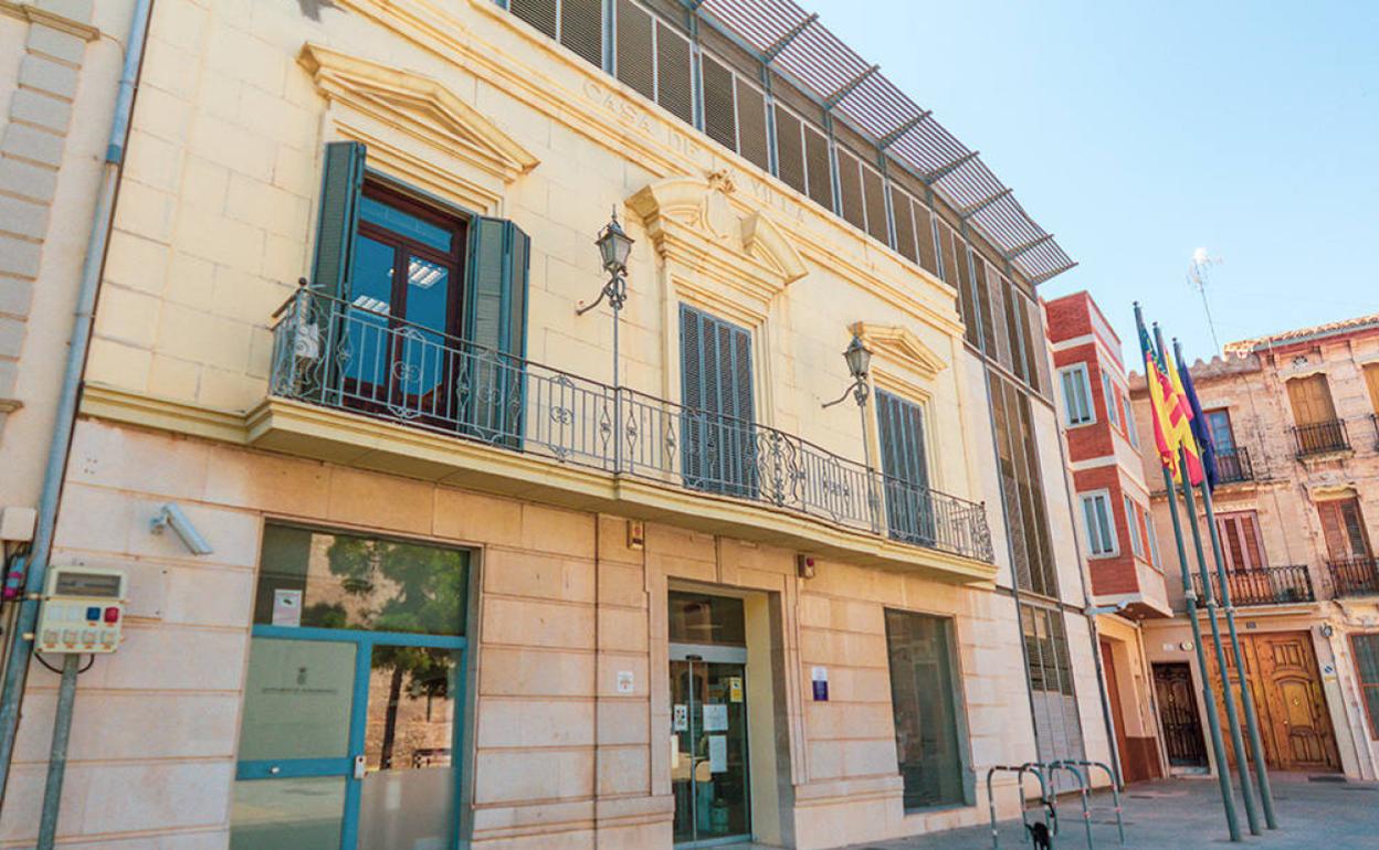 El ayuntamiento del municipio. 