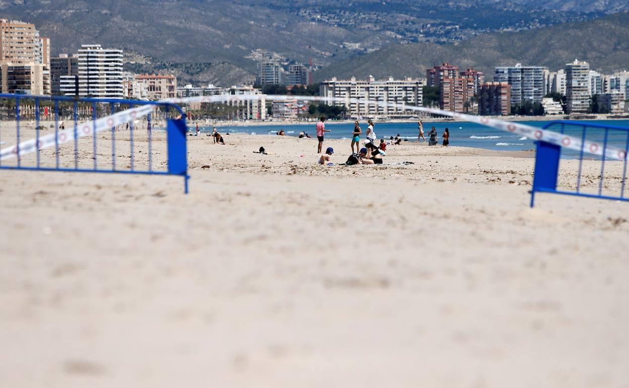 Límite entre las playas de Alicante y El Campello. 