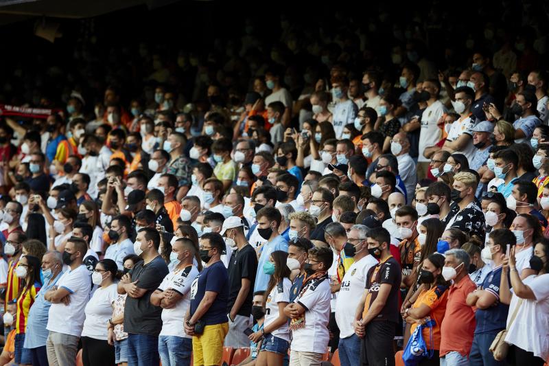 Fotos: Valencia - Milan en Mestalla sin distancia de seguridad