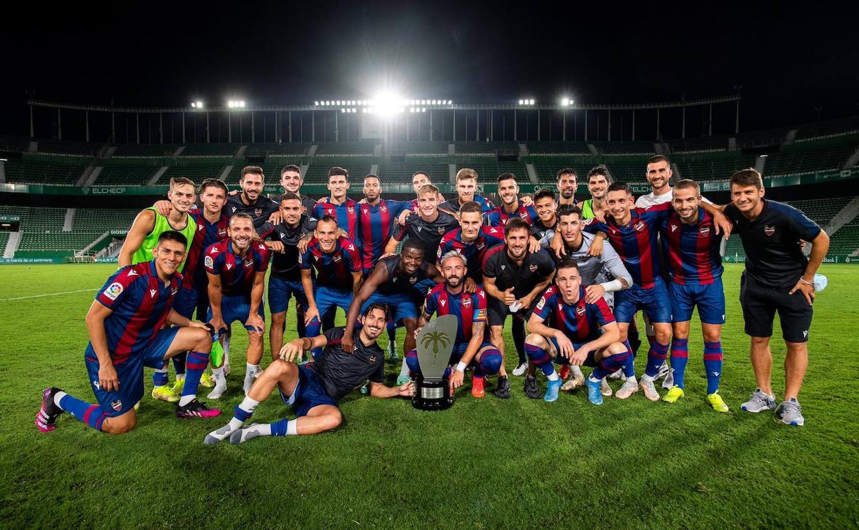 El Levante celebra el Trofeo Festa d'Elx.