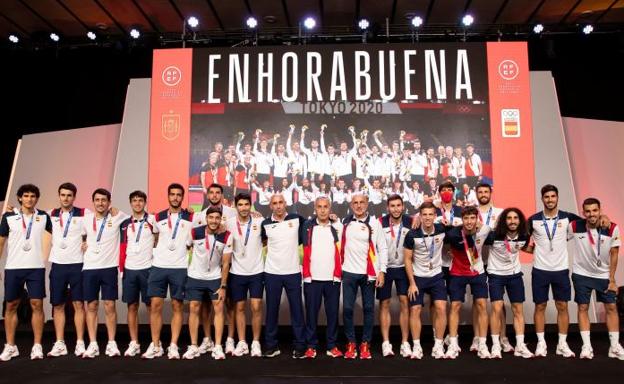 Los subcampeones olímpicos, en la Ciudad del Fútbol de Las Rozas. 