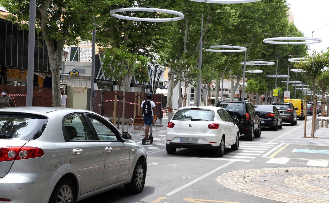 El tráfico en Benidorm supera los 25.000 vehículos por cada acceso y se acerca a cifras del verano de 2019