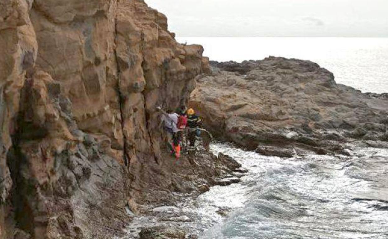 Rescate del joven accidentado este martes en la cala Punta Estrella de Teulada-Moraira. 