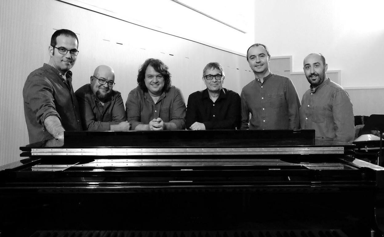 Chano Domínguez y los componentes de Spanish Brass. 