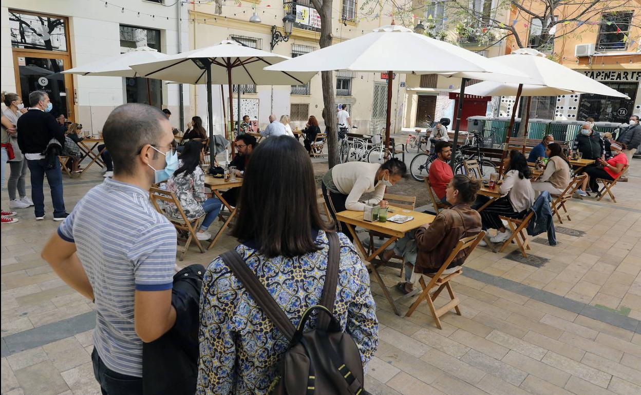 Terraza de un restaurante valenciano.