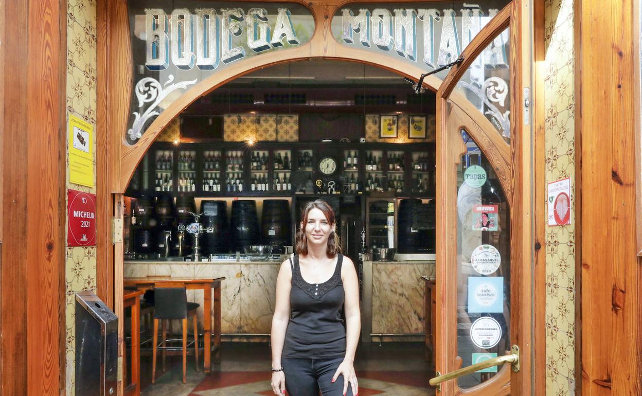 María García, a las puertas de Casa Montaña, un lugar emblemático de la ciudad.