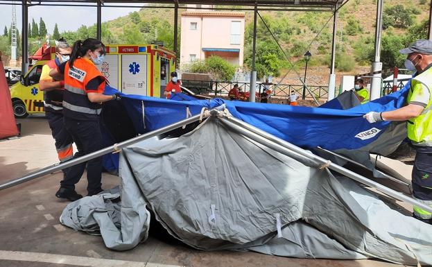 7 efectivos presentes en el incendio de Azuébar, atendidos por golpes de calor