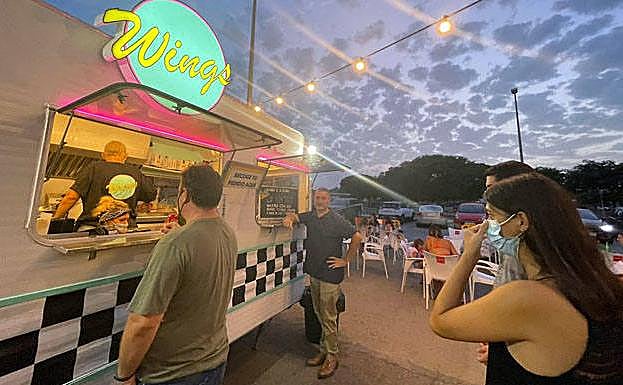 Imagen principal - Dónde comer en Puçol | Food trucks en la playa de Puzol en verano de 2021