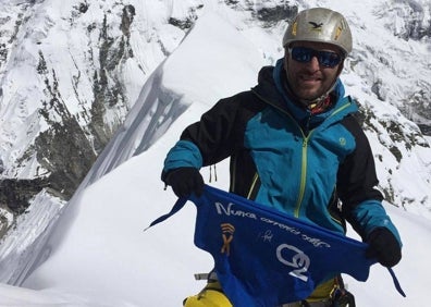 Imagen secundaria 1 - Escalada, en la nieve o sobre ruedas, Joxe siempre disfruta del deporte en todas sus modalidades. 