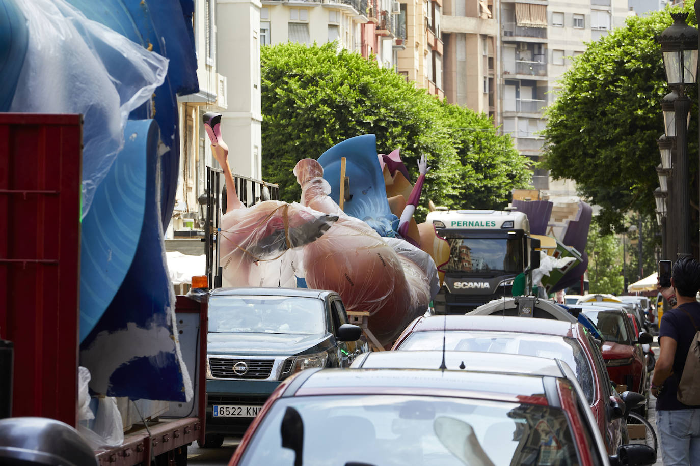 Fotos: Los primeros ninots salen de Fira Valencia para la Plantà de las Fallas