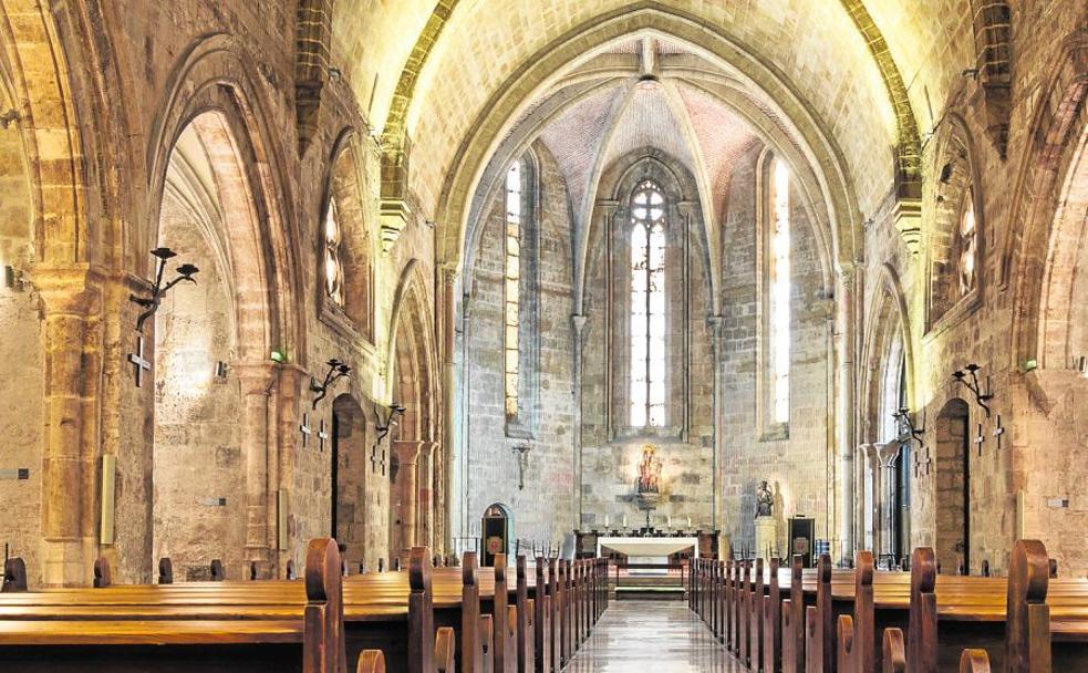 Nave central. Vista del interior del templo de San Juan del Hospital.