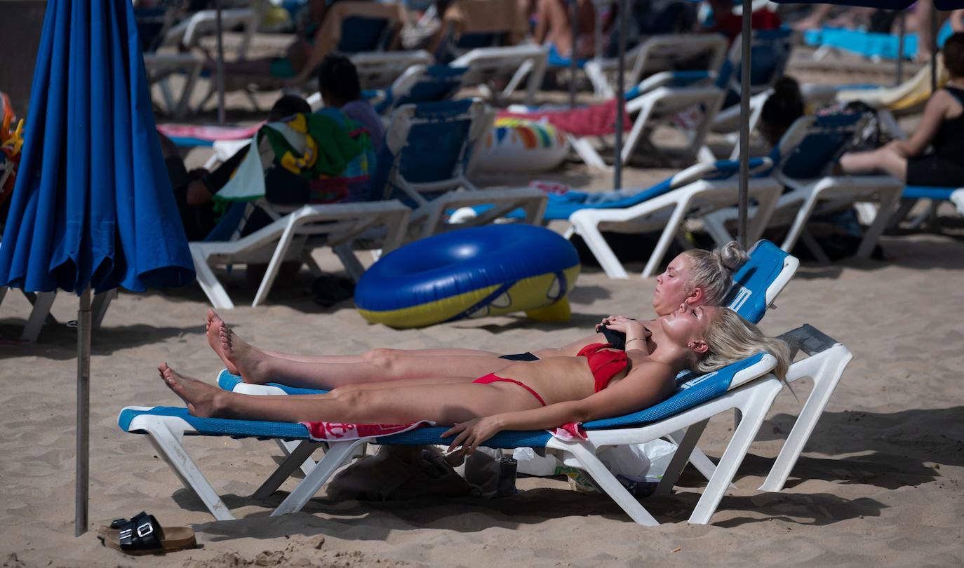 Las playas y hoteles de Benidorm se vuelven a llenar en agosto.