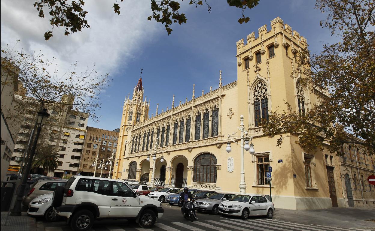 El palacio modernista de la Exposición, evento de 1909 que dió nombre al barrio.