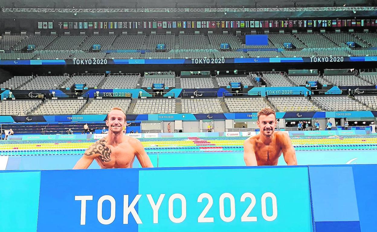 David Levecq y José Antonio Marí, en la piscina de Tokio