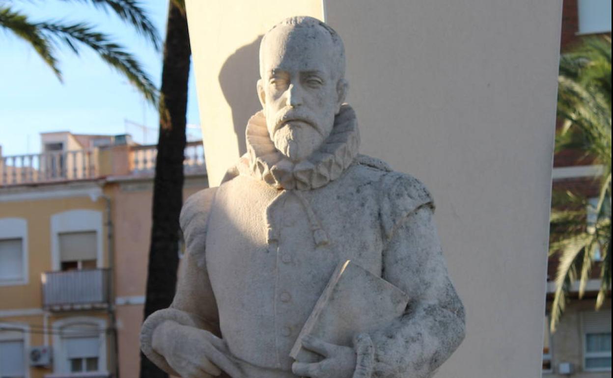 El busto de Cervantes que está en el paseo que lleva el nombre del escritor. 