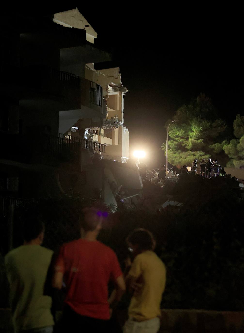 Fotos: Un edificio se derrumba en Peñíscola