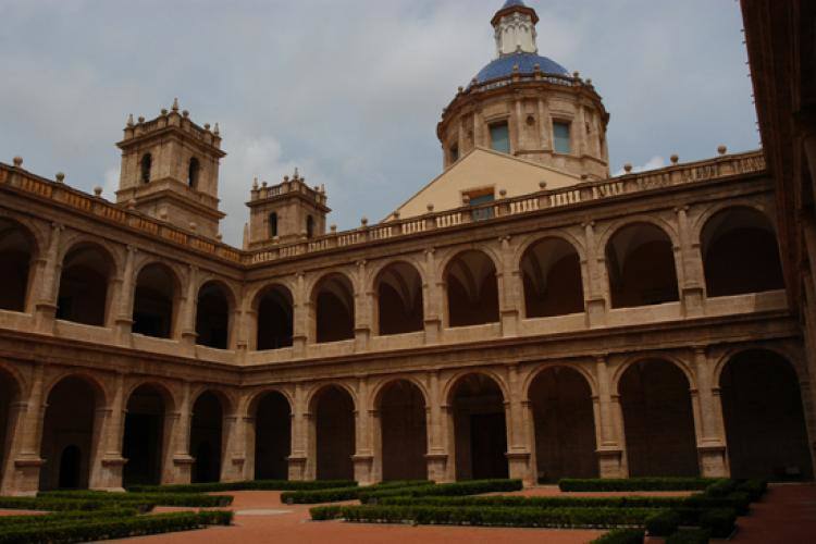 Monasterio de San Miguel de los Reyes S. XVI | Fue fundado en el último cuarto del siglo XIV por el Duque de Calabria de estilo renacentista. En 1546 los monjes jerónimos toman posesión del terreno comenzando una obra que terminaría en 1644. 