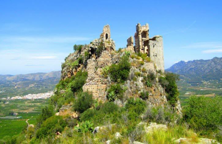 Castillo de Villalonga |Actualmente, el castillo es una propiedad privada que se encuentra en mal estado, por lo que el Consistorio de Villalonga lo reclama a fin de no perder este Bien de Interés Cultural. 