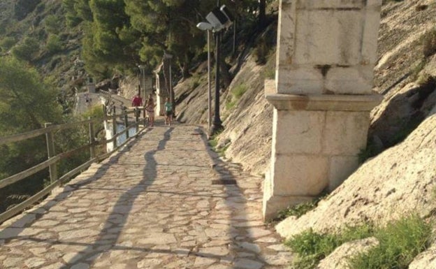 Imagen principal - Rutas para correr en Cullera (Valencia) | Una rápida pero exigente subida al Castillo de Cullera y descenso por el camino del Calvario