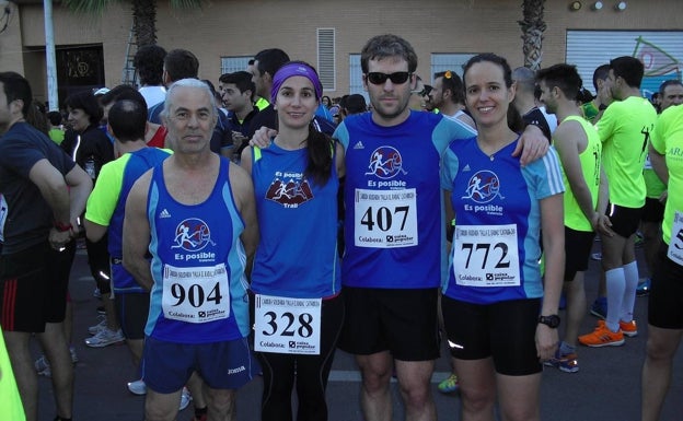 García San Rafael (i) junto a otros runners del club Es Posible. 