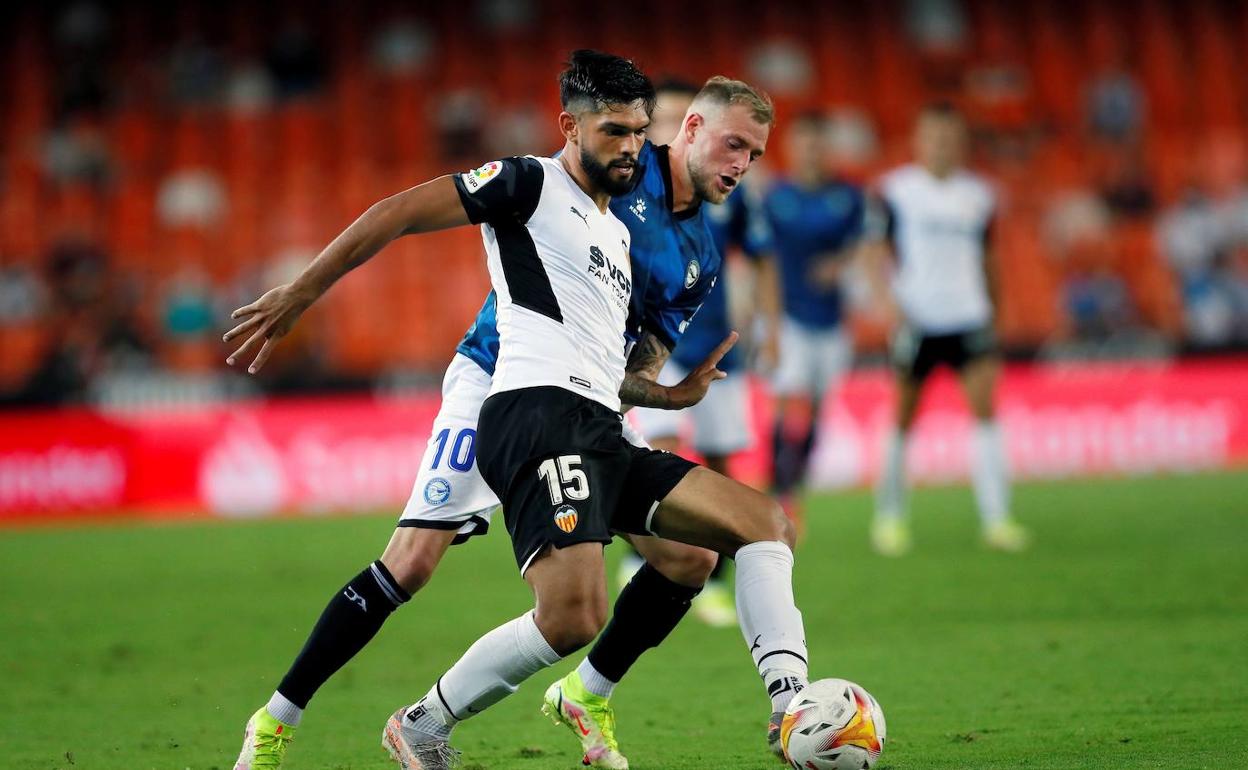 Omar Alderete durante el partido contra el Alavés