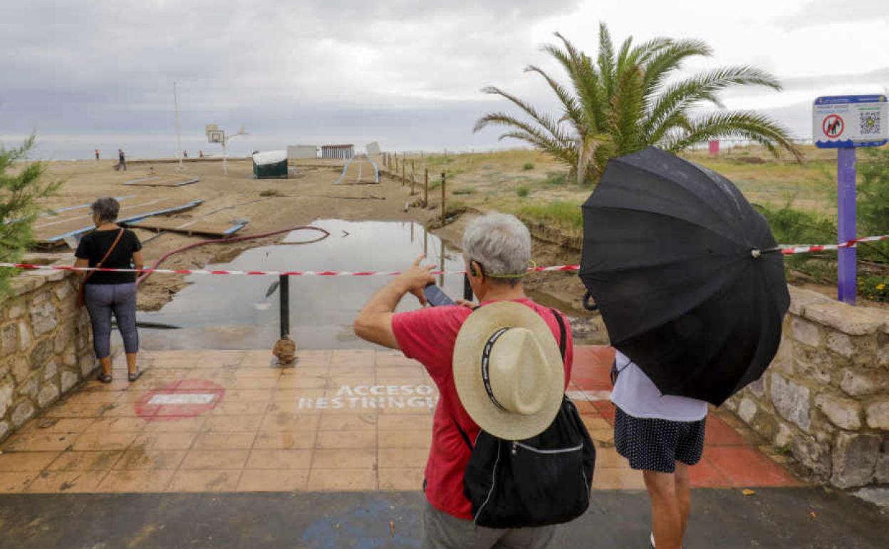 Efectos de la tormenta en el litoral de la comarca del Camp de Morvedre.