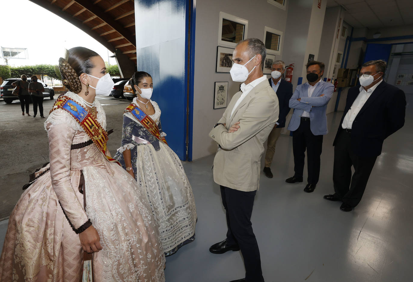 Jesús Trelis, director de Las Provincias recibe a Consuelo Llobell y Carla García