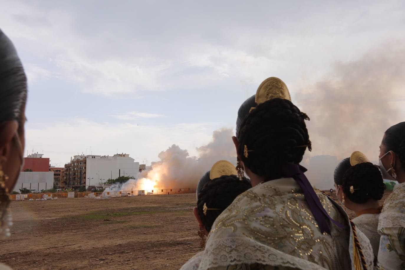 Fotos: Así ha sido la primera mascletà de las Fallas de septiembre